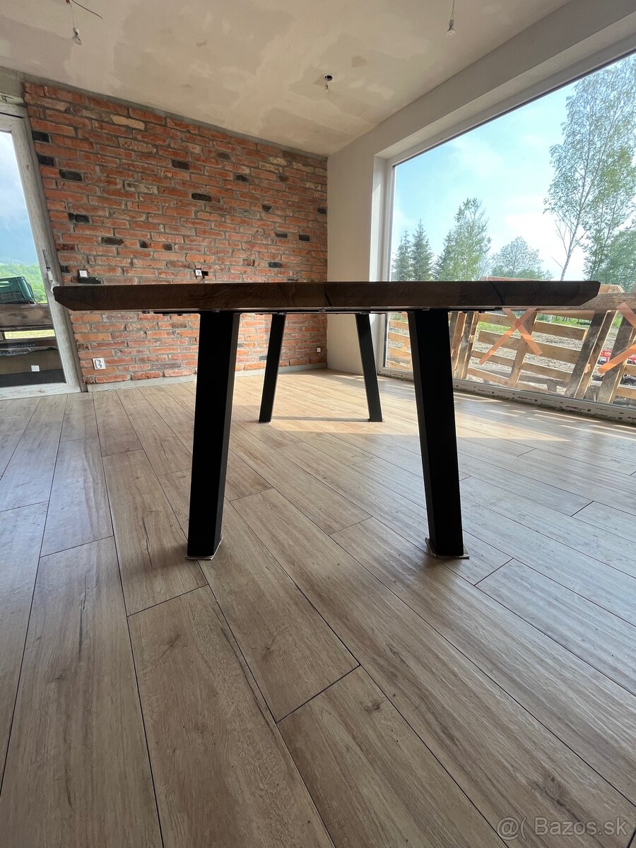 Masívny jedálenský stôl - 6