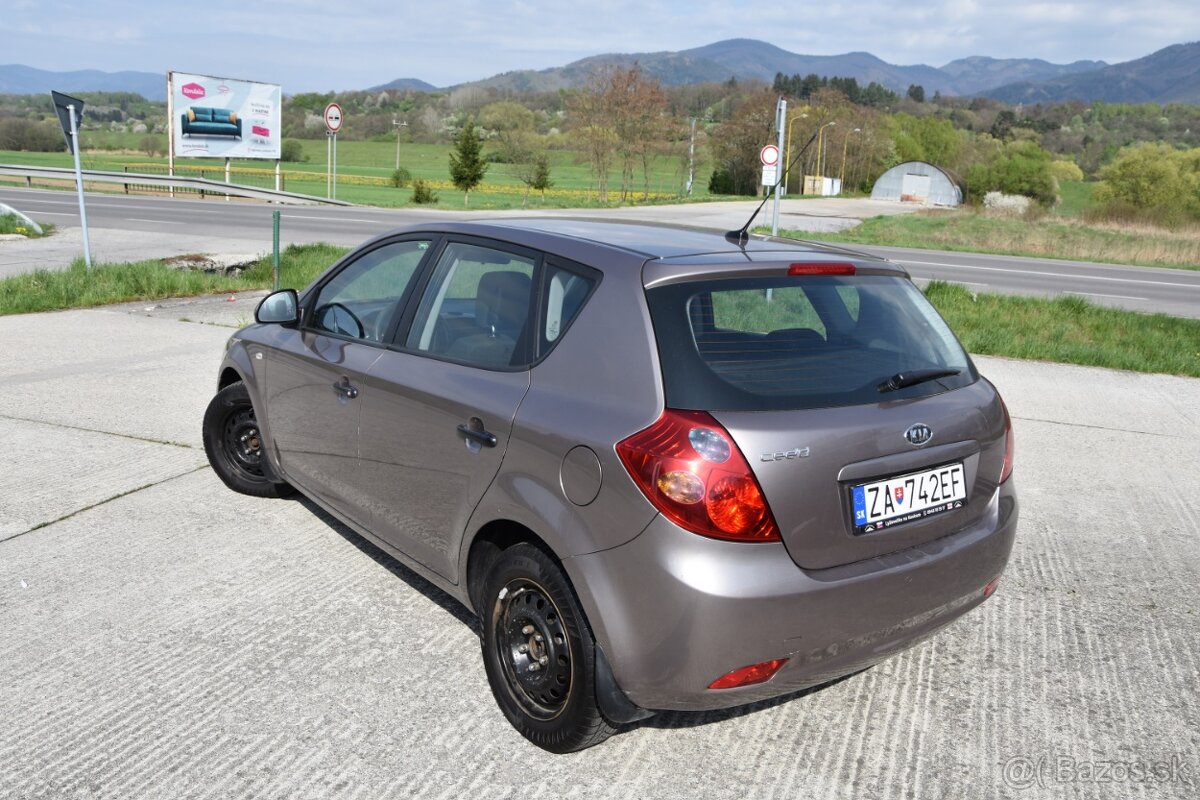 Kia Ceed SW 1.6 CRDi - 6