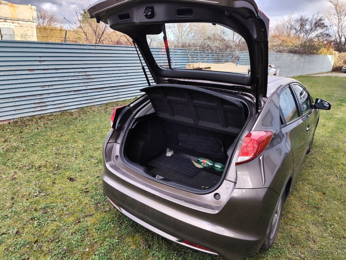 Predám Honda Civic 1.4 benzín 2013 - 6