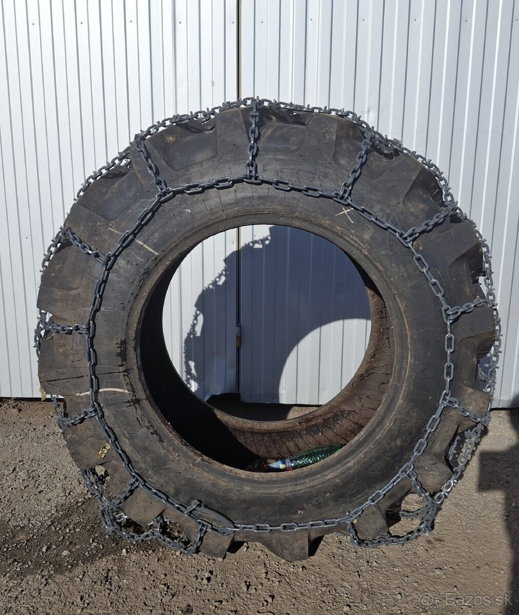 Predám komunálne žiletkové snehové reťaze na traktor - 6