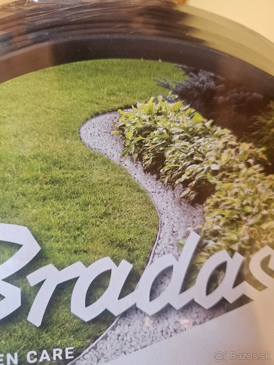 Plastový neviditeľný obrubník. - 6