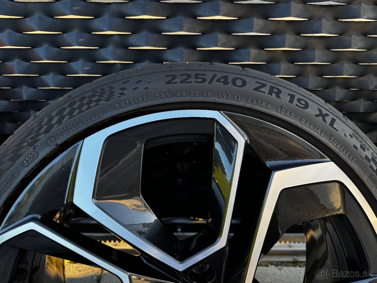 R19 Skoda Octavia RS nové elektróny komplet letná sada - 6