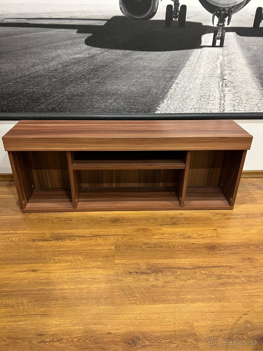 Nábytok- skriňa, komoda, poličky(vhodné aj pod tv), stolík - 6