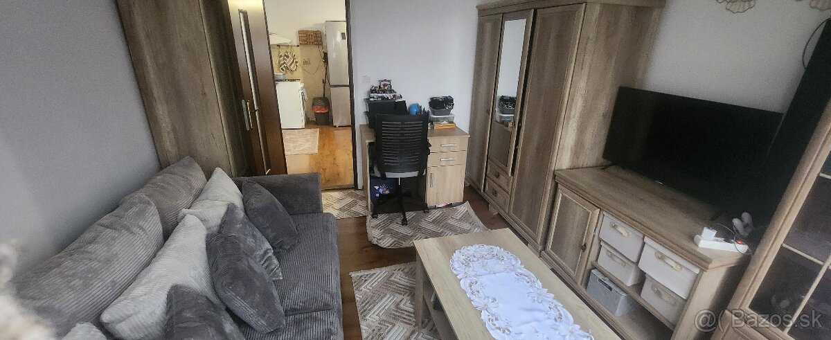 Ponúkame na predaj 2 izb.byt na sídlisku III. - 6