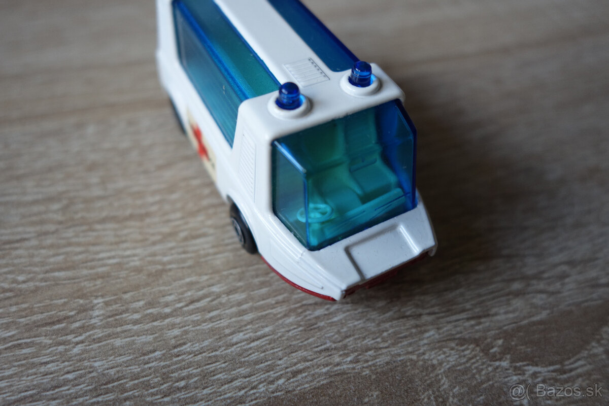 Matchbox Superfast No. 46 Stretcha Fetcha Ambulance - 6