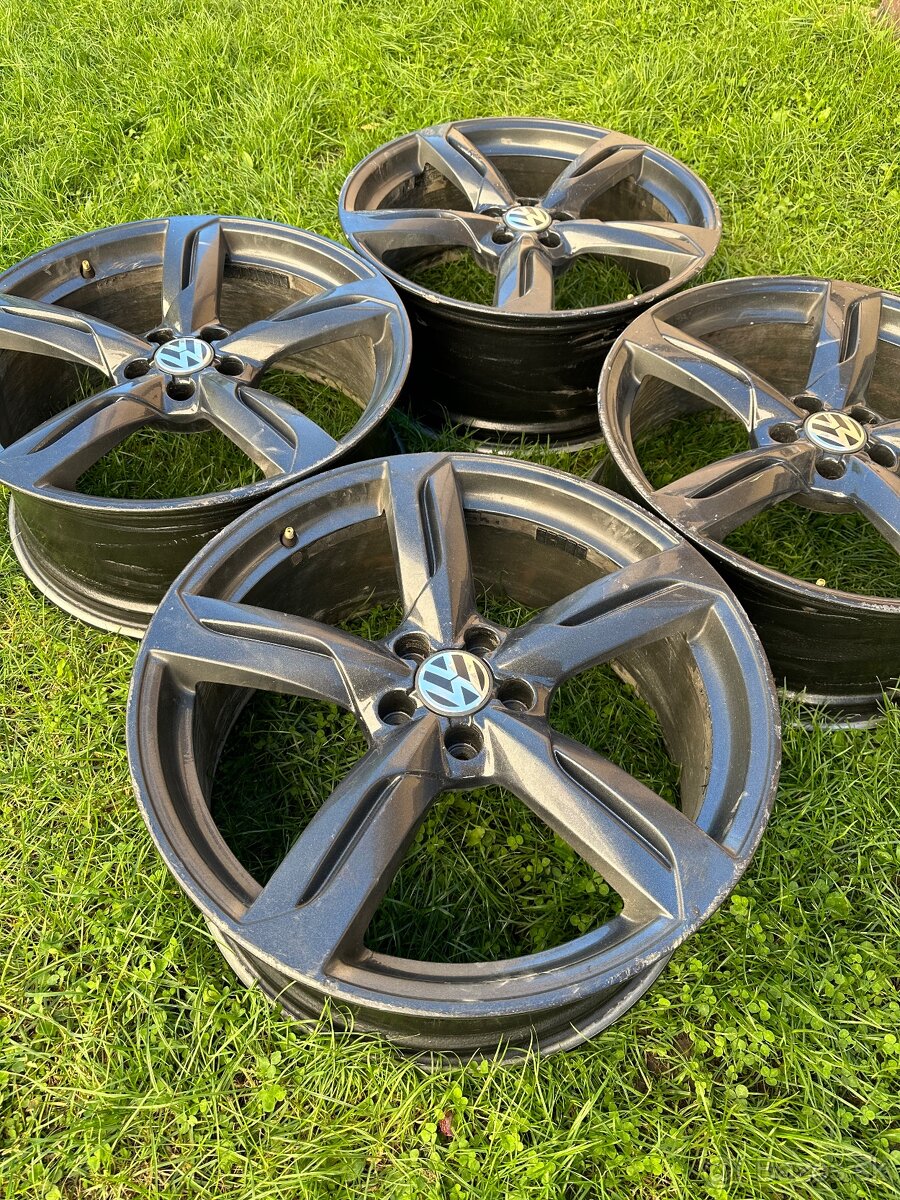 Predám sadu Audi R20 - 6