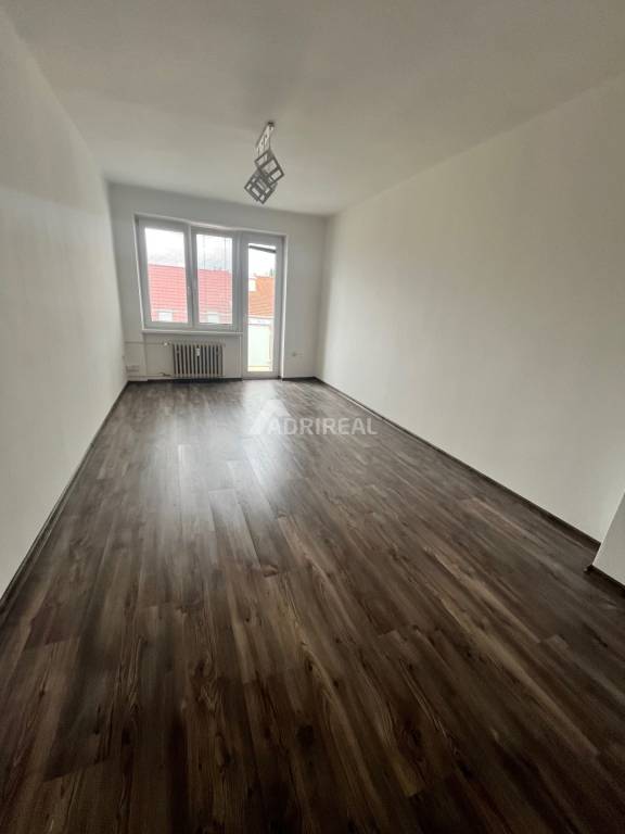 NOVÁ CENA: 3i byt s dvoma balkónmi; 63,6 m2; Zvolen-Centrum; - 6