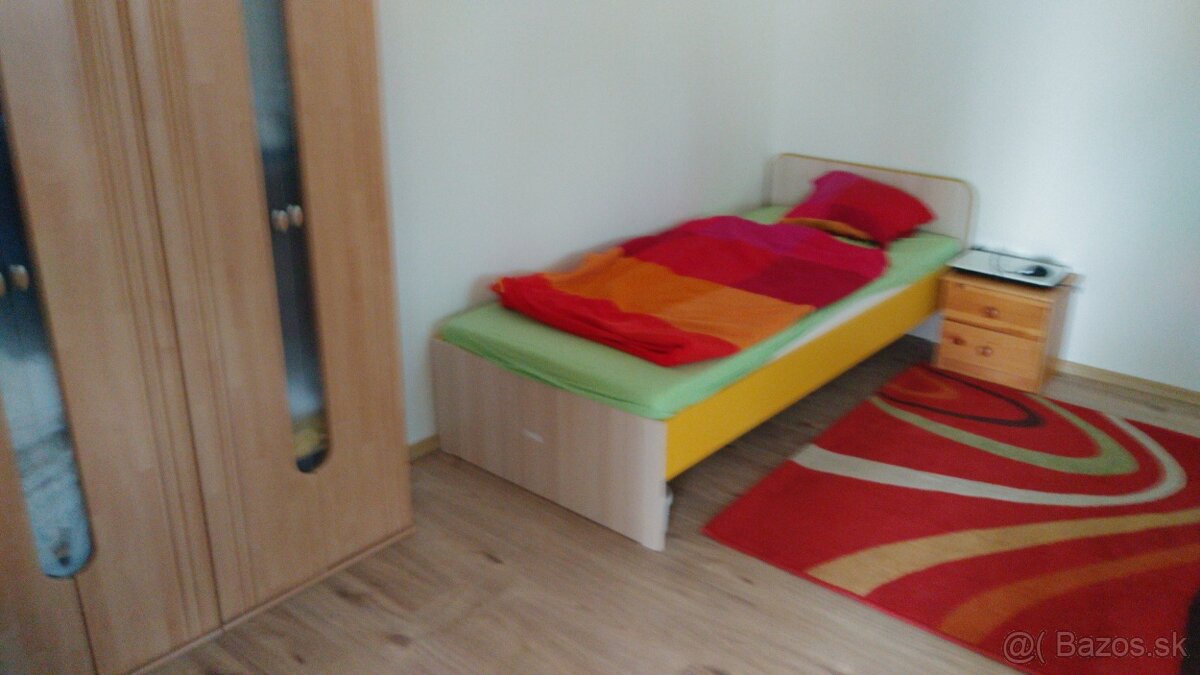 Rodinný dom pri Veľkom Mederi, veľký pozemok, farma. - 6