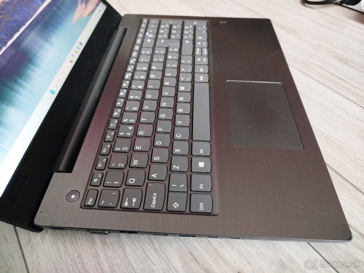 notebook Lenovo IdeaPad - 15.6" AMD A4, 8GB, 2x VGA, SSD - 6