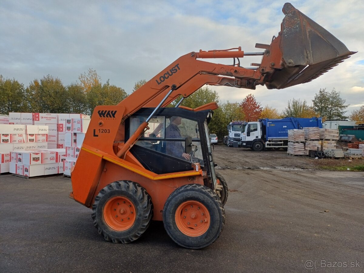 Locust L 1203 smykový nakladač - 6