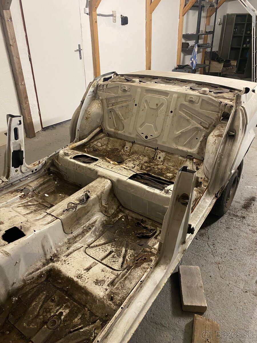 Darujem za odvoz bmw e30 - 6