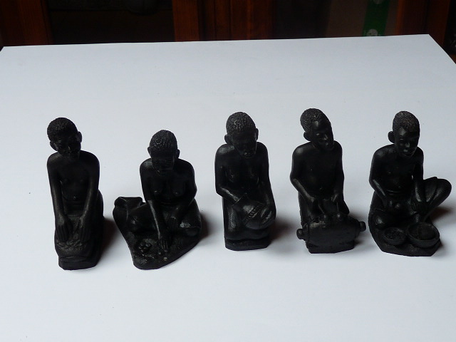 africké ľudové umenie – artefakty z pálenej hliny a rohoviny - 6