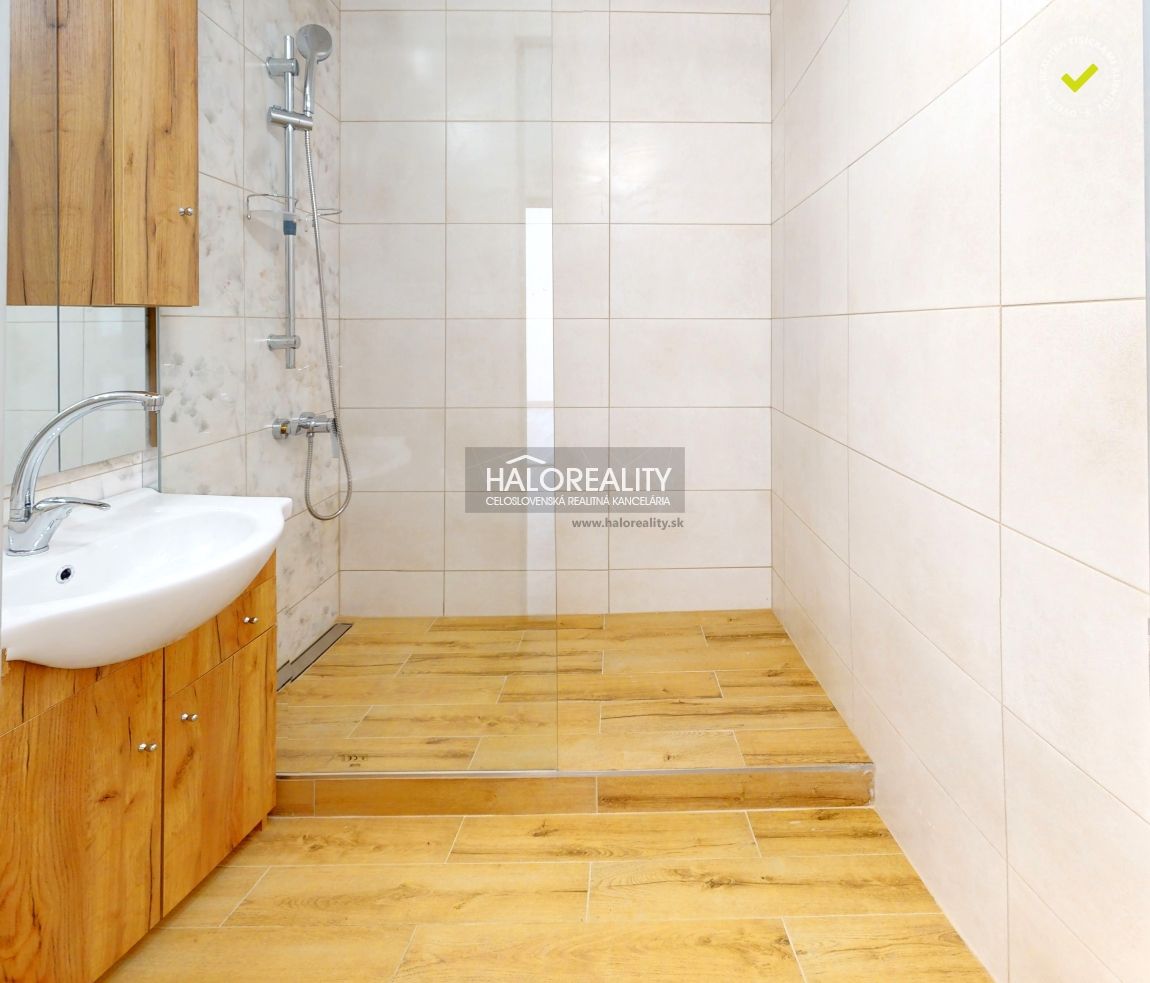 HALO reality - Predaj, trojizbový byt Lučenec, Vajanského - - 6