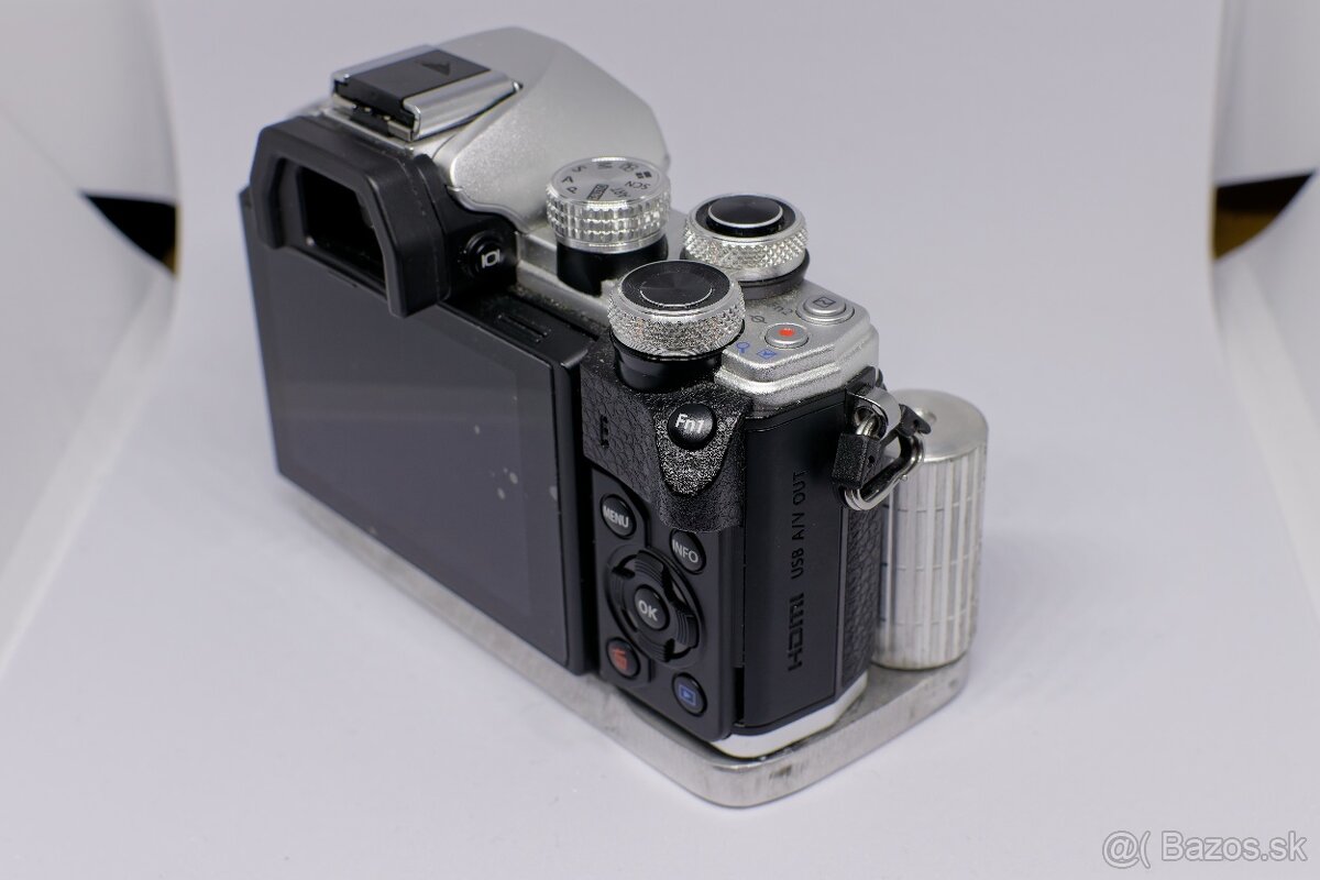 Prídavný grip olympus omd em10 mark II - 6