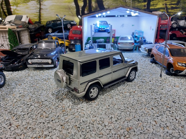 model auta Mercedes Benz G class 55 AMG Otto mobile 1:18 - 6