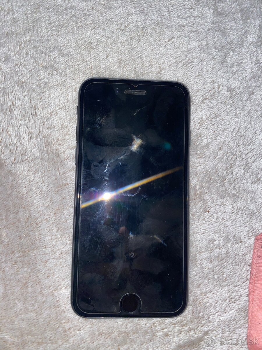 Predám iPhone 7 - 6