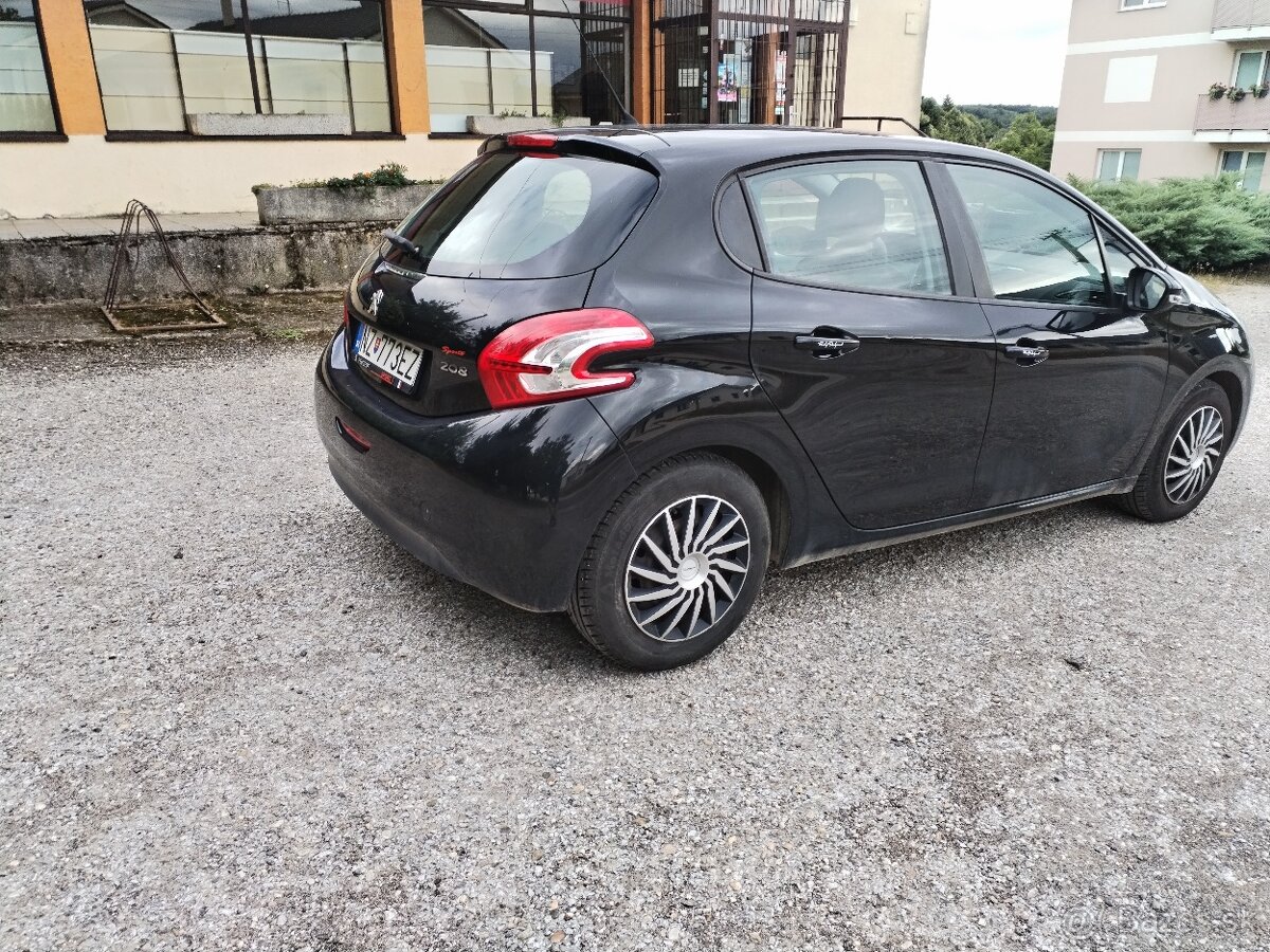 Peugeot 208 rok 2013 - 6