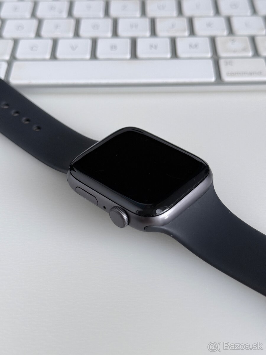 Apple Watch SE 1 GPS Space Gray 44mm - 6