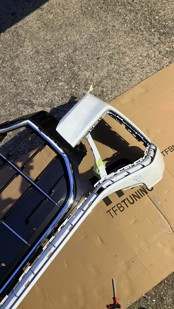 predni naraznik audi q8 bily s-line - 6