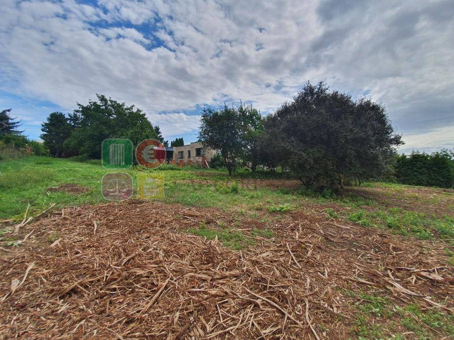 Predaj pozemky 7998 m2, Nitra- Čermáň, šírka 37m, všetky IS - 6