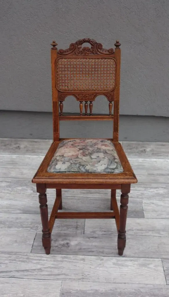 Set historických stoličiek – ( 4 ks ). - 6