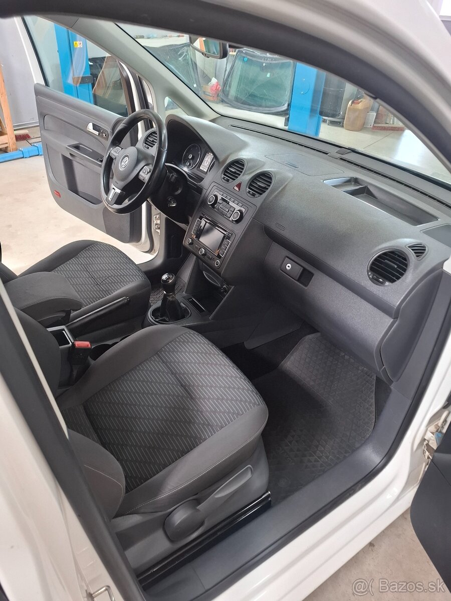 Predám VW Caddy 2.0 tdi - 6