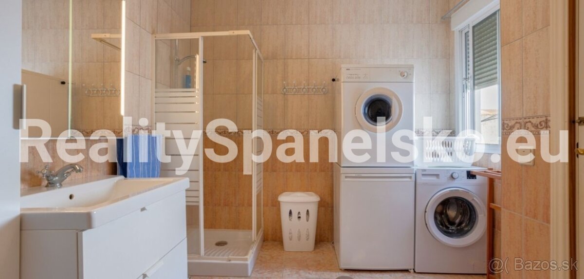 Prostorný řadový dům v klidné lokalitě u Růžového jezera - 6