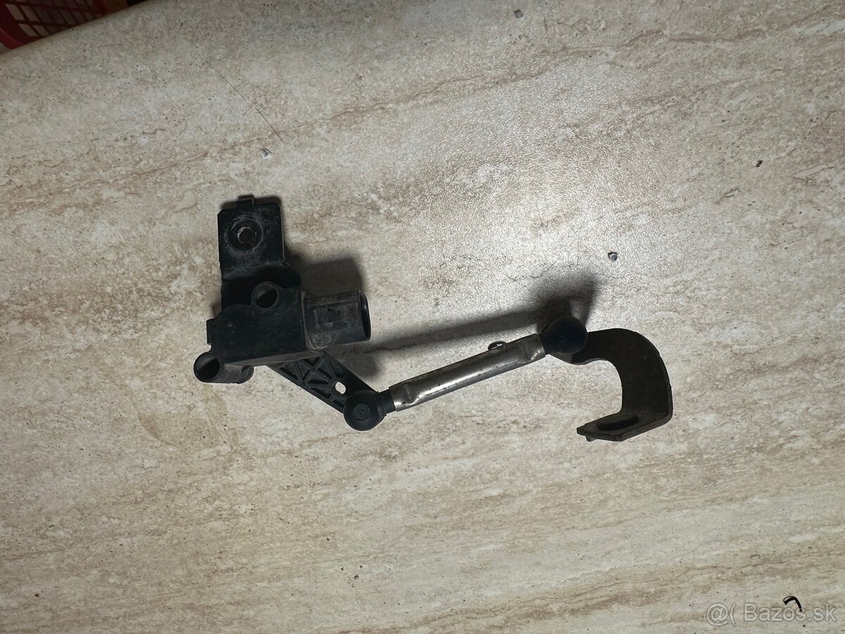 Predám náhradné diely octavia 2 facelift 2010 - 6