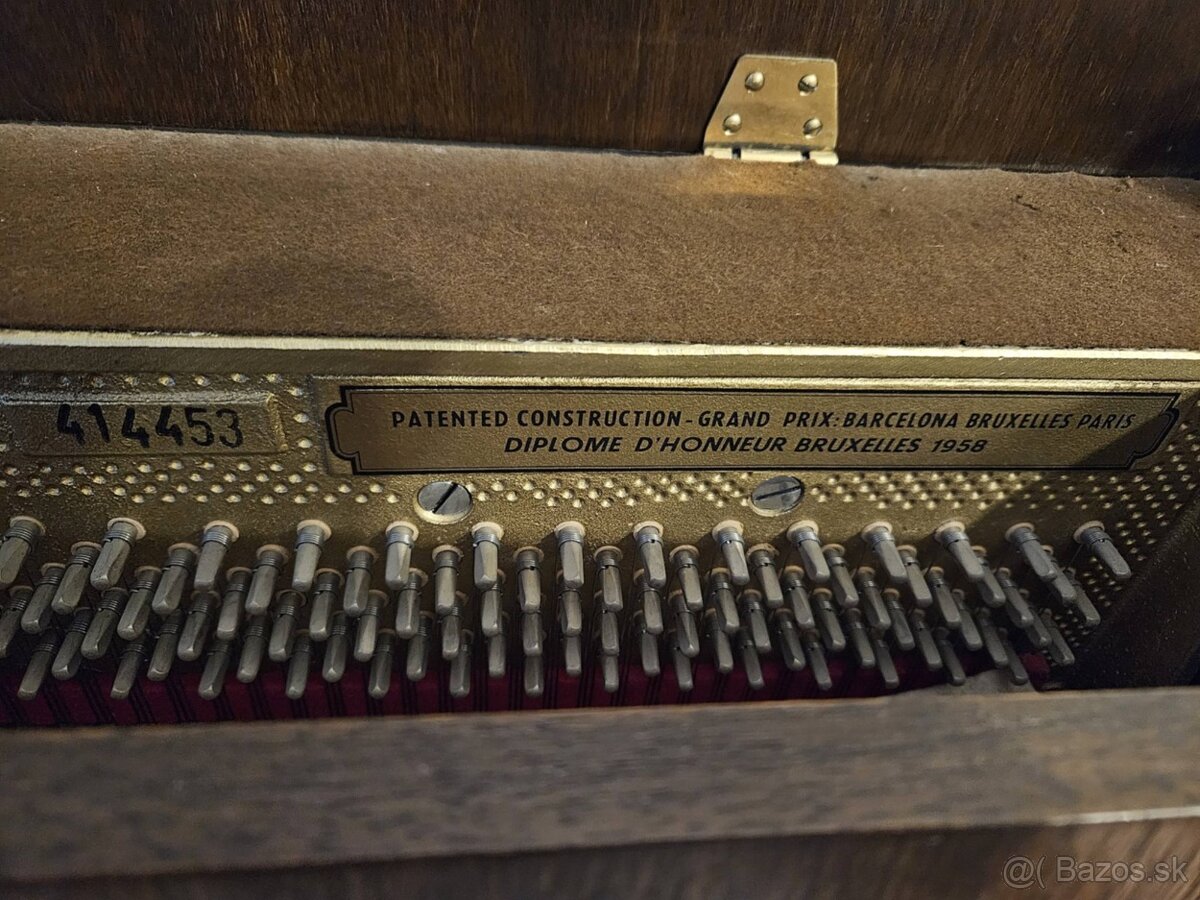 Predám klavír PETROF - 6