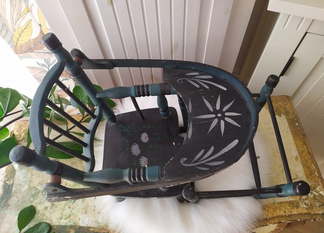 Stará stolička pre bábiky - 6