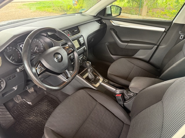 Škoda Octavia Combi 1.6 TDI 110k Ambition - 6