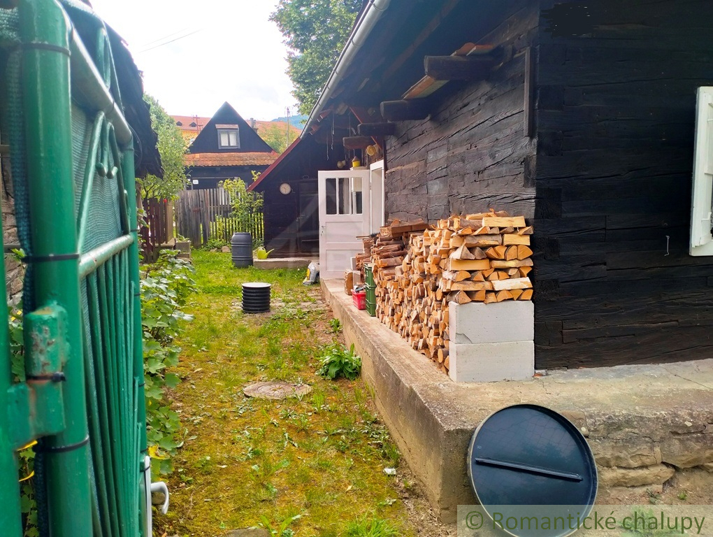 Drevenička v centre krásnej obce Papradno na predaj - 6