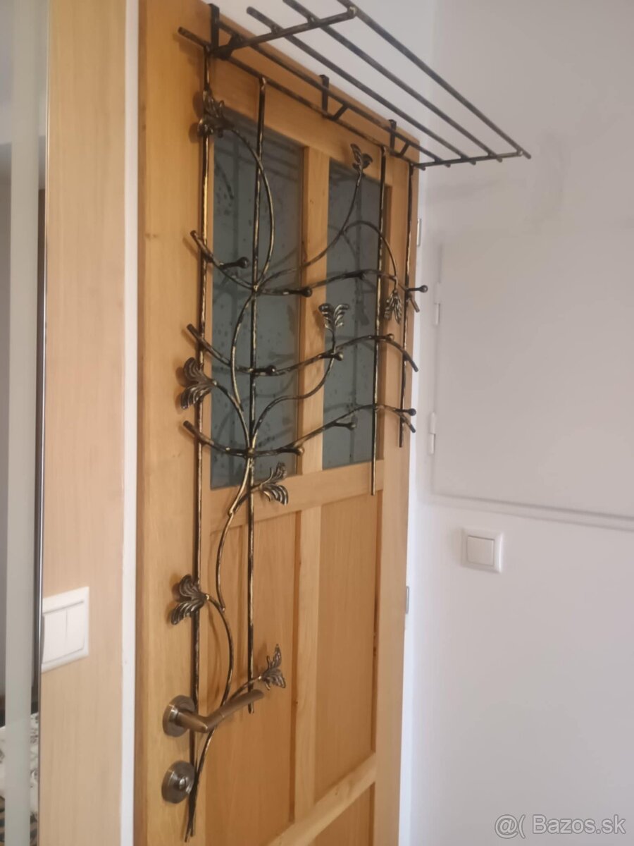 Kovový vešiak s kovovým botníkom - 6