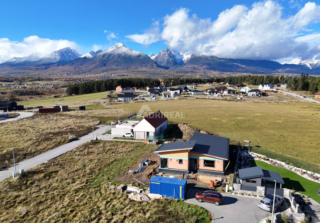 PREDAJ: STAV.POZEMOK S IS; 699 m2; Poprad - Mlynica; 135.000 - 6