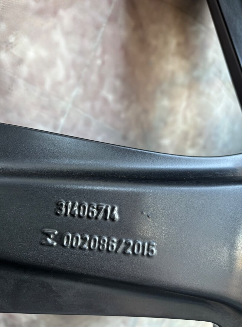 Zimní sada Volvo XC90 275/45R20 110V - 6