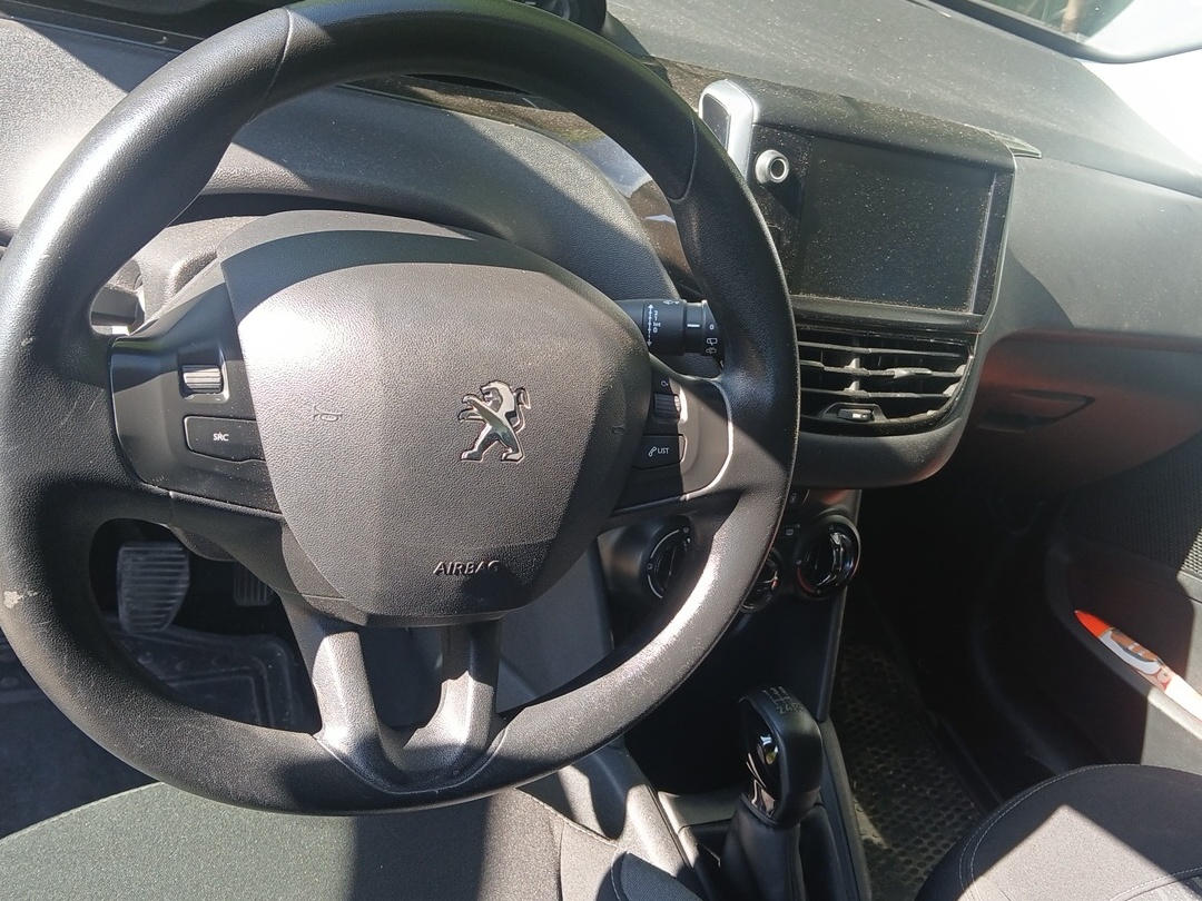 Predám Peugeot 208 1.2 - 6