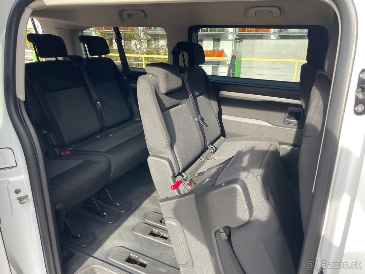 Prenajom 9-miestneho mikrobusu Peugeot Traveller automat - 6