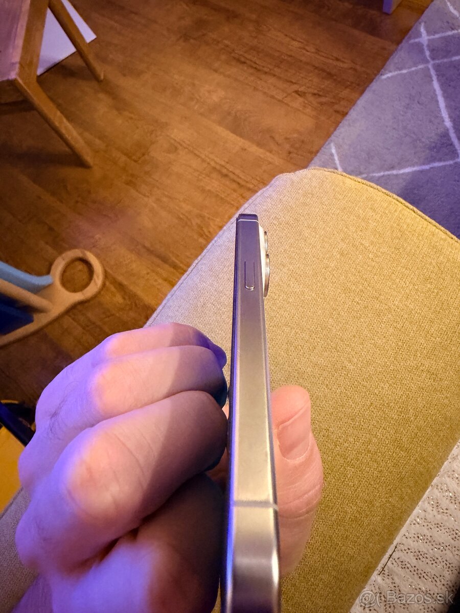 Apple iPhone 15 Pro - 6