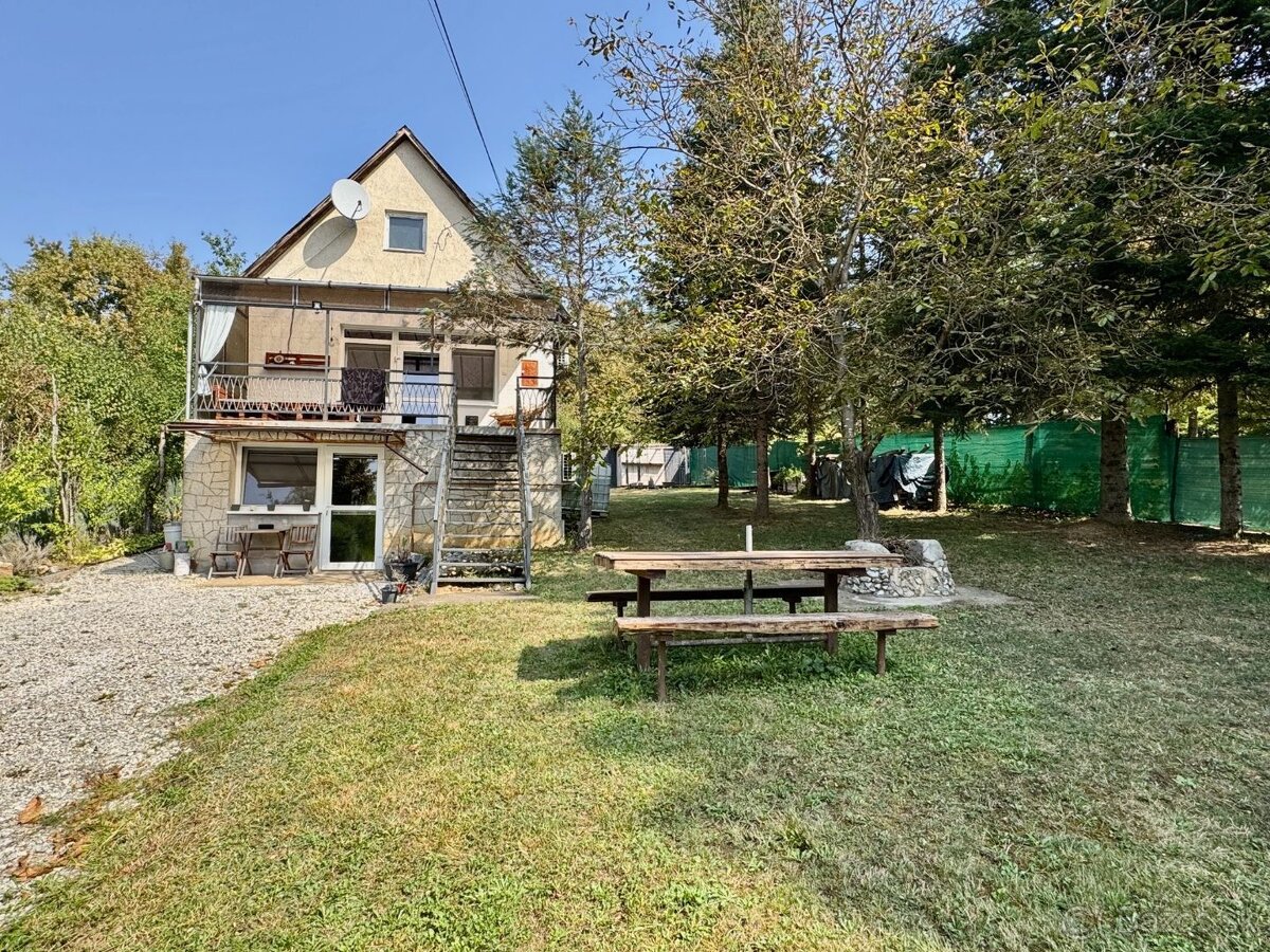 MAĎARSKO - JAZERO RAKACA - POSCHODOVÁ 4 IZBOVÁ CHATA, KUCHYŇ - 6