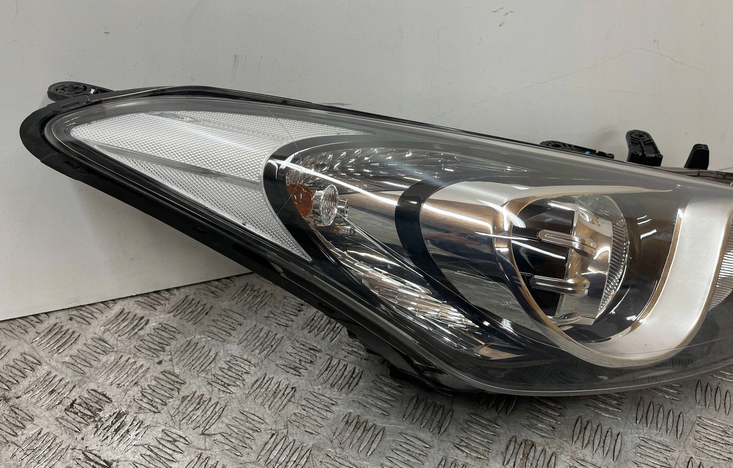 Hyundai i30 II 2 2012- pravé predné svetlo - 6