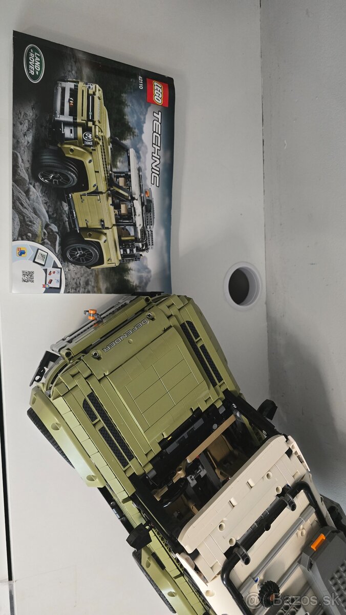 LEGO Technic Land Rover Defender 42110 - 6