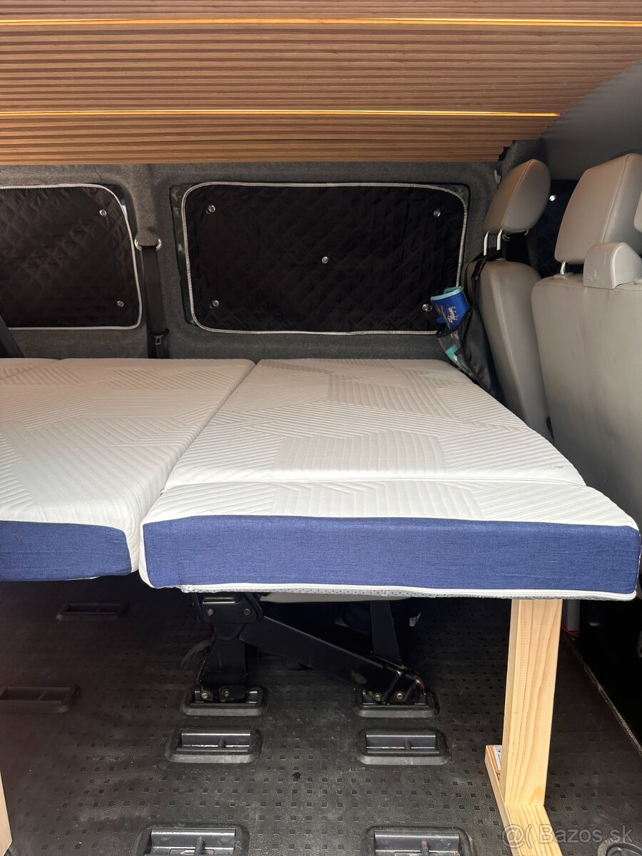 Auto karavan Volkswagen T5 - 6