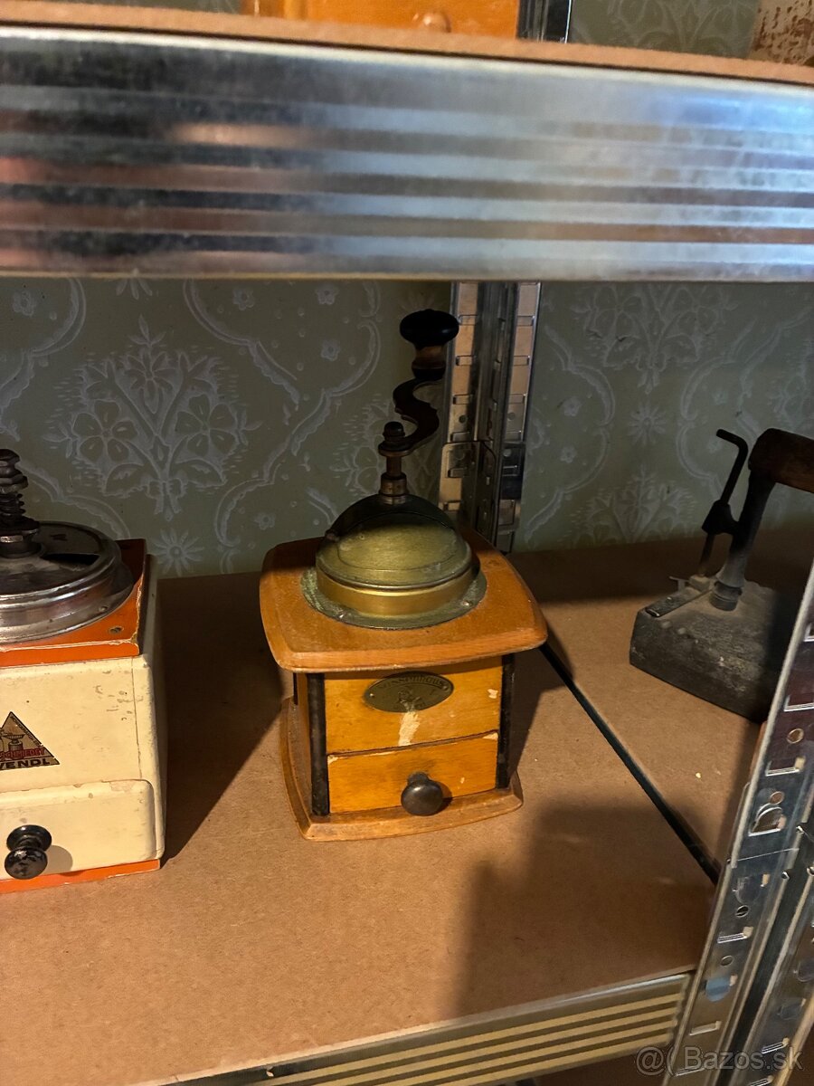 Starožitný mlynček na kávu - 6