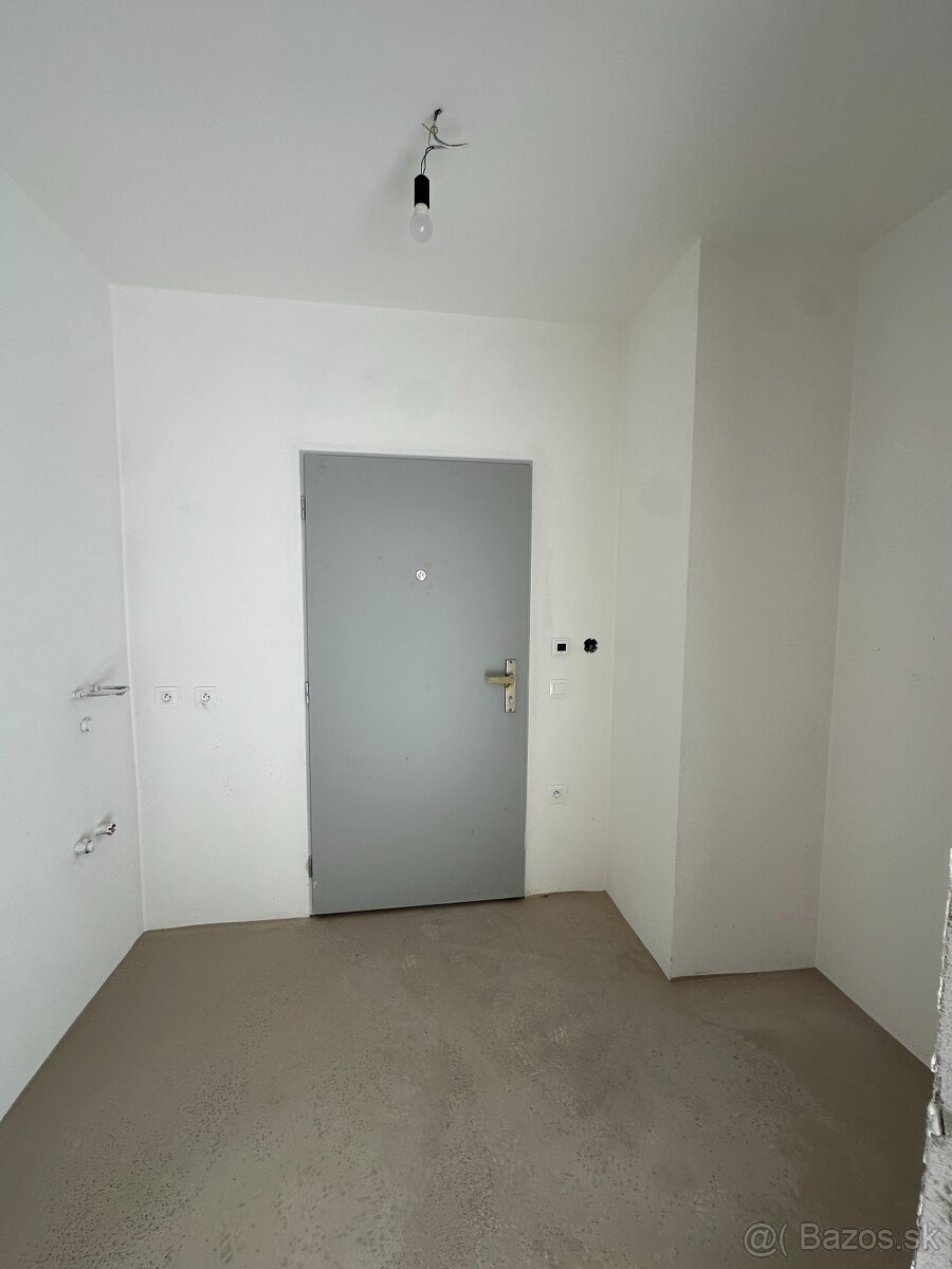 Unikátny dizajnový 1-izbový byt s terasou v centre Trenčína - 6