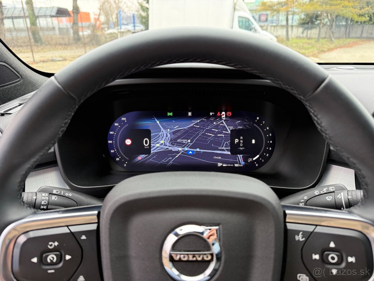 Volvo XC40 2.0 B3 mHEV Plus AT 2025 DPH - 6