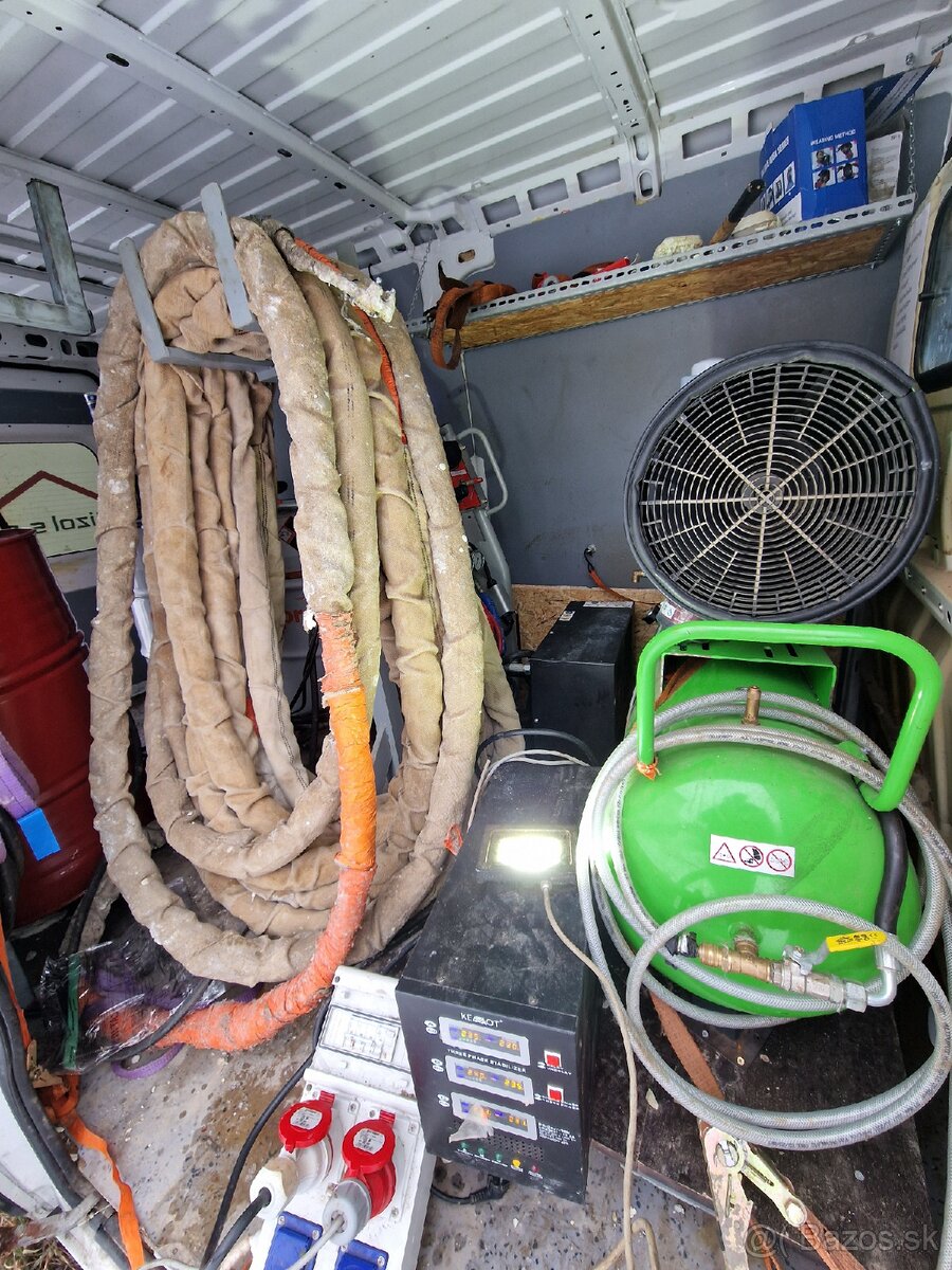 Stroj na striekanu izoláciu graco a 25 - 6