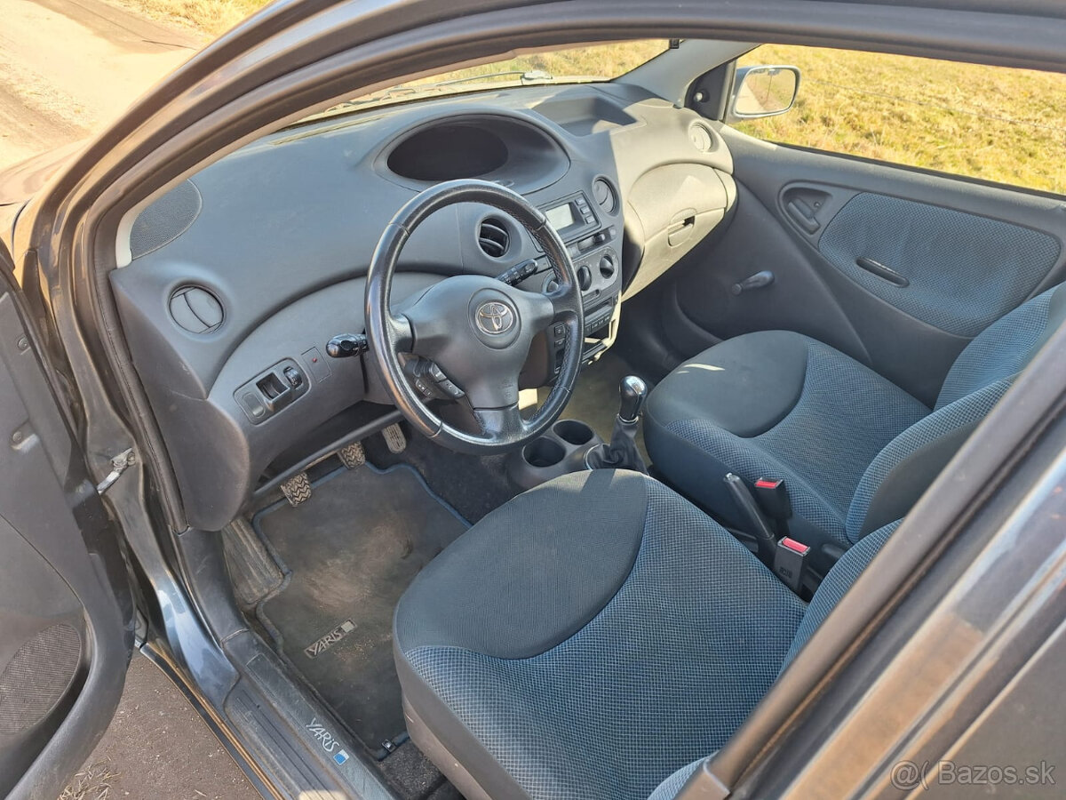 Toyota Yaris 1.0 - 6
