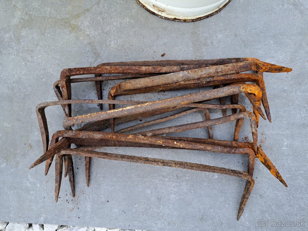 Chomút, kramle, vedrá, petrolejka, mlynec - 6