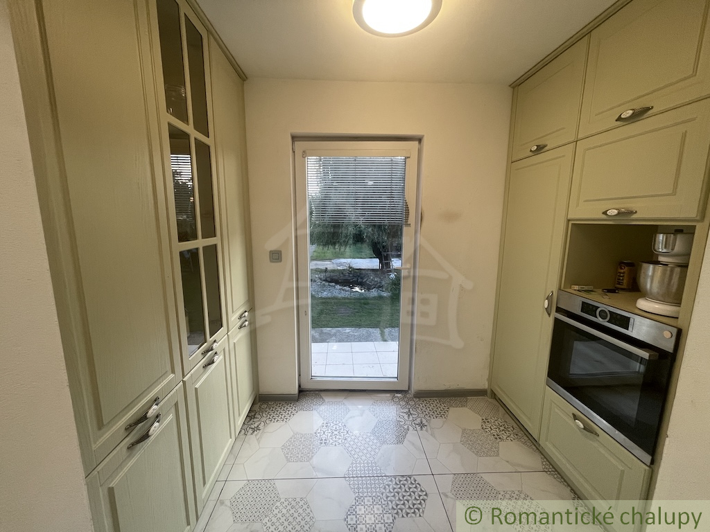 Znížená cena Priestranný rodinný dom vhodný aj na podnika - 6