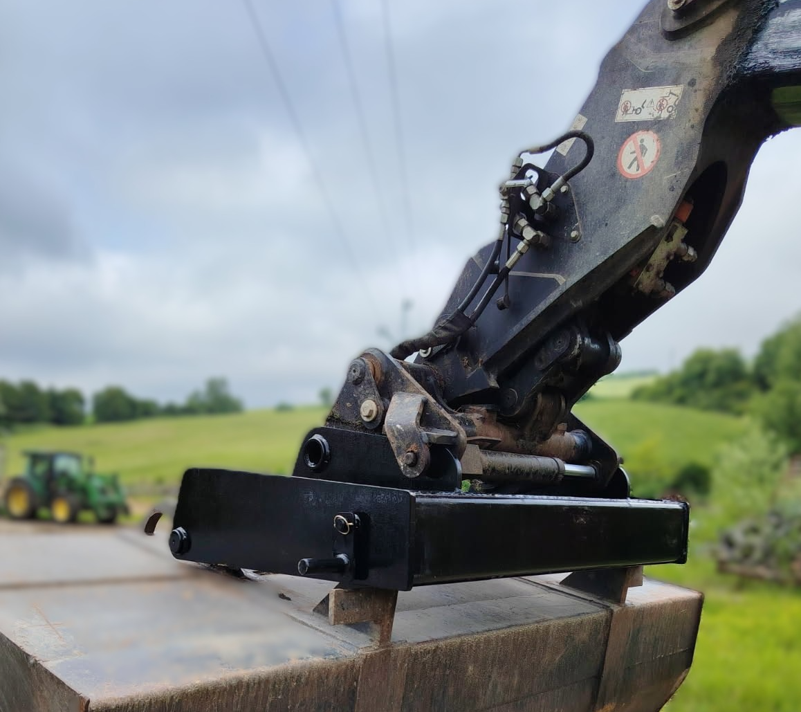 Adapter. medzikus manitou teleskop pre naradie JCB manip... - 6